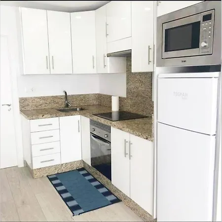 アパート Two Bedroom Apartment, Island Village Heights アデーヘ